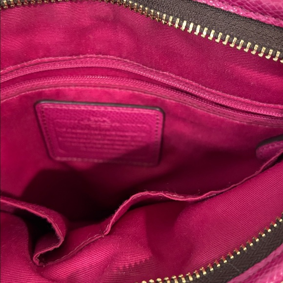 New COACH Crossbody bag. Perfect for Valentine’s Day!! - Picture 4 of 5